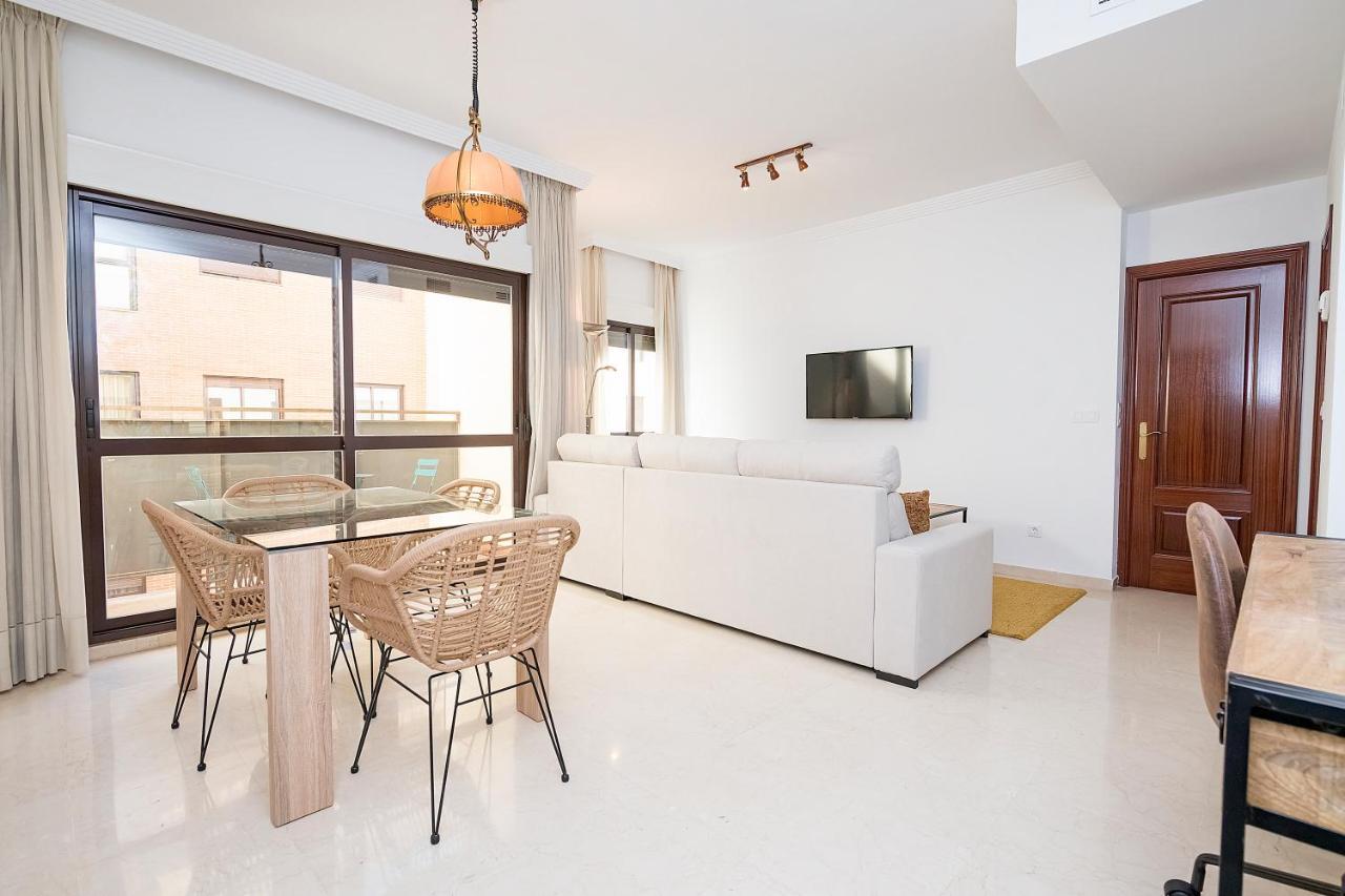 Bhost - Colon Apartment Malaga Bagian luar foto