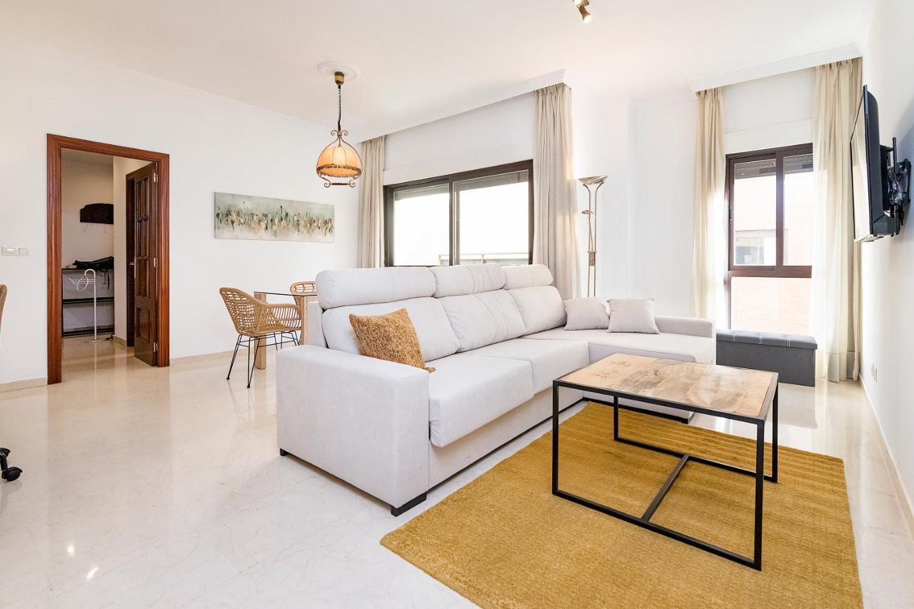 Bhost - Colon Apartment Malaga Bagian luar foto