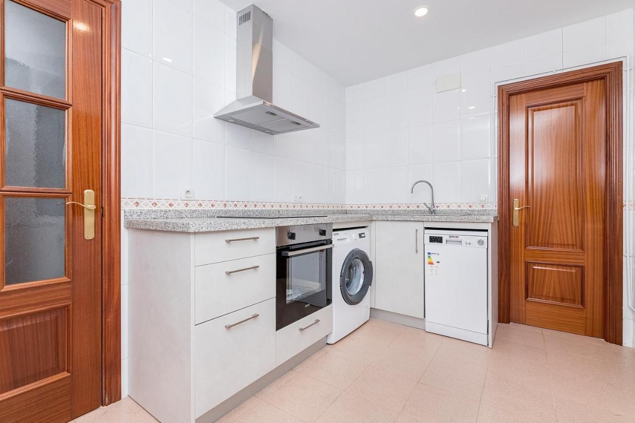 Bhost - Colon Apartment Malaga Bagian luar foto