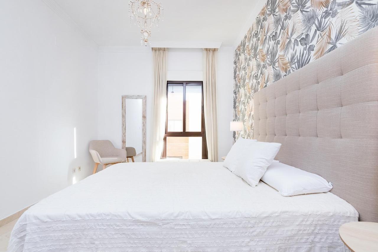 Bhost - Colon Apartment Malaga Bagian luar foto